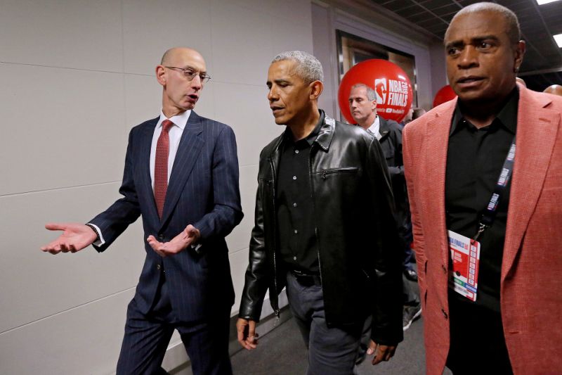 Vừa coi NBA Finals xong, cựu Tổng thống Barack Obama đã đâm chọt Kobe Bryant Vừa coi NBA Finals xong, cựu Tổng thống Barack Obama đã đâm chọt Kobe Bryant